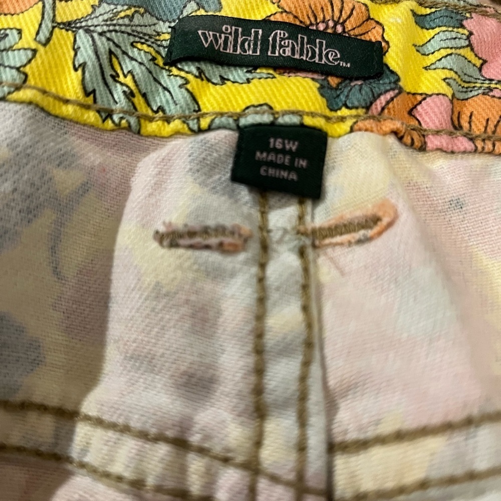 𝅺wild fable plus Women's Super-High Rise Cheeky Jean Shorts multicolor floral - Picture 6 of 6